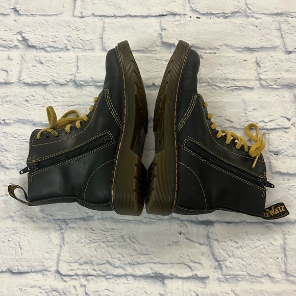 Kids’ sz 3 Doc Martens black leather lace up boots. - Picture 4 of 5